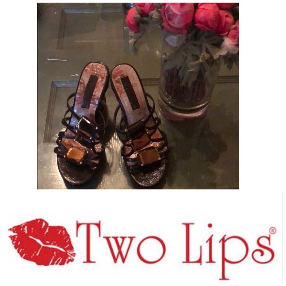 Two Lips Wedges